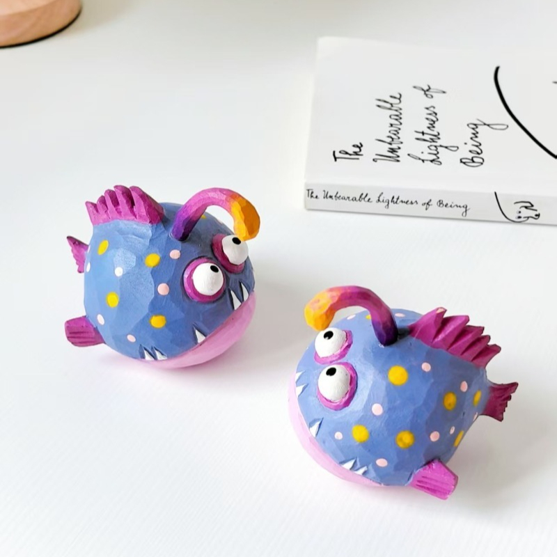 Photography Desk - Lantaarnvis Handgemaakte Houten Miniatuur Sculptuur Bureau